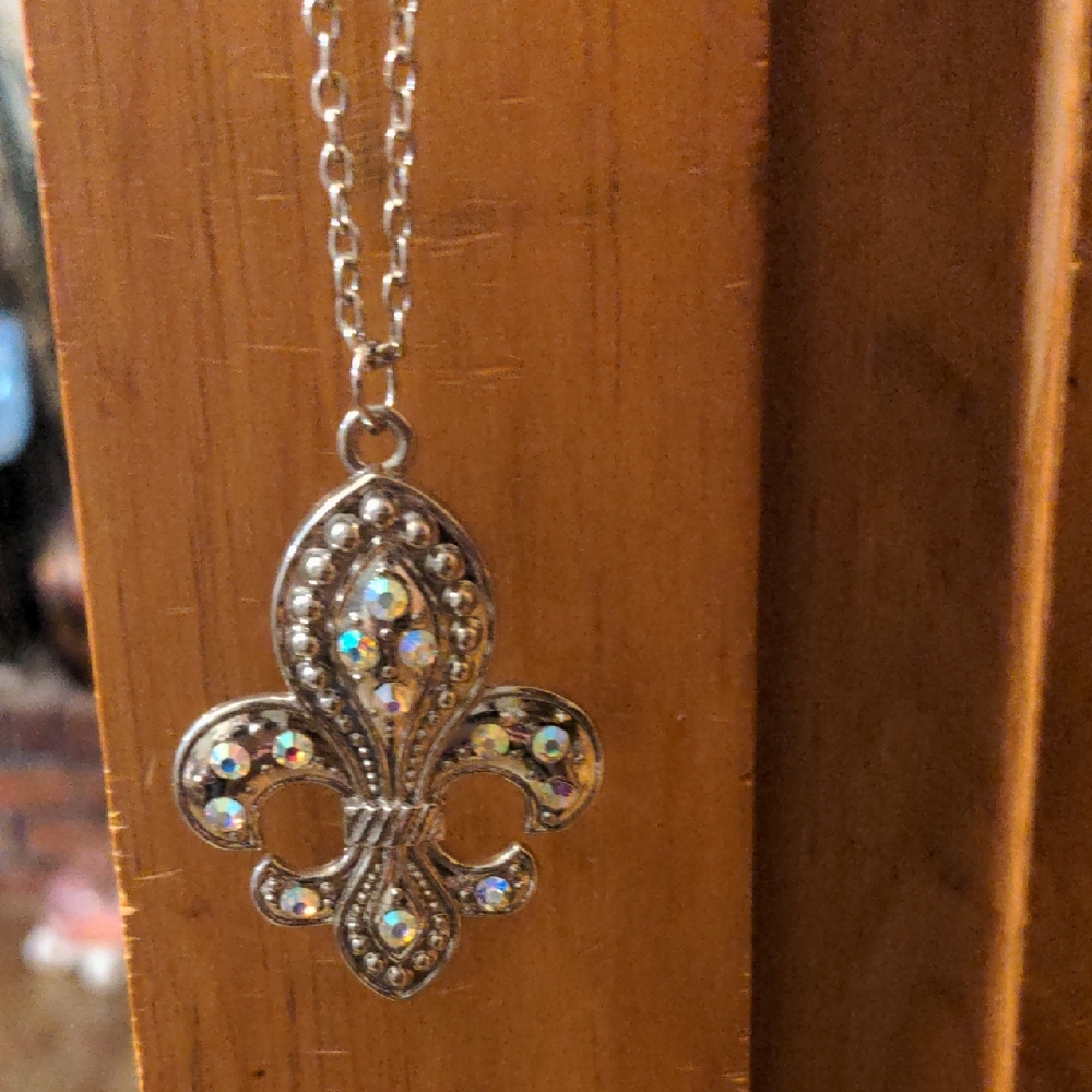 Silver Fleur-de-Lis Pendant Necklace